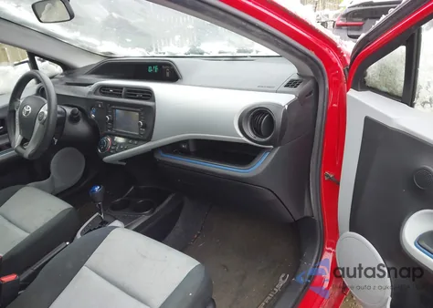 2012 Toyota Prius C Three из США, поврежденный, VIN JTDKDTB38C1504641